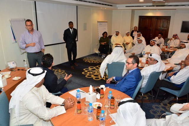 المحاضر كيفين بورتون لدي اجتماعه مع الاندية:  الزيارة تمهيدية لوضع برنامج متطور للدورات برعاية الهيئة العامة للرياضة